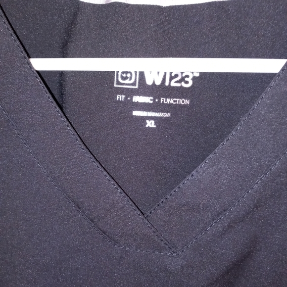 W123 Scrub top - Picture 3 of 5